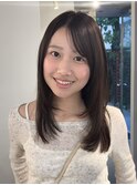 レイヤーカットとクリアなグレージュ