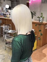 ヤーン(yarn.) 紫シャンプーで作る柔らかホワイトブロンド【赤堀友哉】