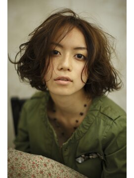 ブーケ(BOUQUET) アシンメトリー　伸ばしかけ　大人ボブ　センターパート