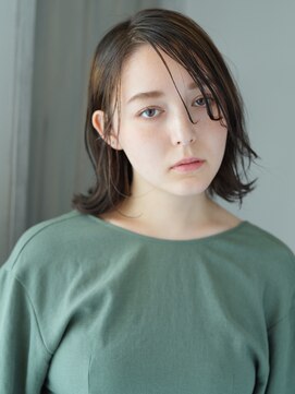 リィベ(Liibe) ボブ／耳掛け／ハイライト