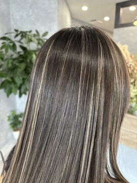 エレノア 越谷(Eleanor) コントラストハイライト/白髪ぼかし【RIE】