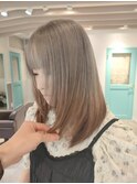 グレージュルーツカラー×大人前下がりミディスタイル