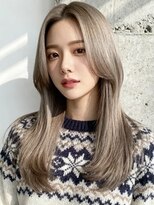 エイチ 大阪梅田(H)&nbsp;ミディアム成人式髮型シルバーアッシュ髪型ショート40代髪型