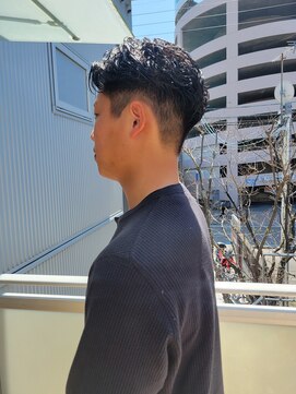 ツイギー 宮西店(TWiGGY) メンズショートパーマ 黒髪 アップバング