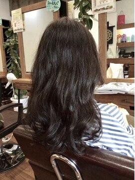 エージー ヘアー フジガオカ(A.G hair FUZIGAOKA) ダークアッシュで重く見せないローレイヤーロング