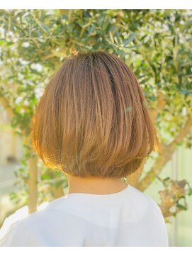 ヴァロ(Valo) カジュアル丸みマッシュボブ