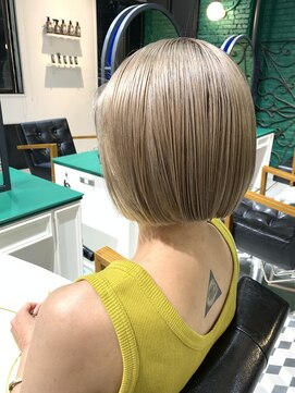 リアン(Lien) Lien☆プラチナゴールド×ミニボブ×耳かけボブトリプルブリーチ