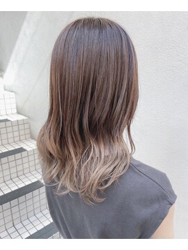 フロート 小阪店(float) グラデーションカラー_小顔,オリーブカラー,ハイライトカラー