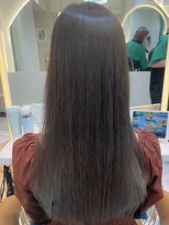 ロンドプランタン 恵比寿(Lond Printemps)&nbsp;透明感のあるカーキグレイのアースカラー　髪質改善で艶髪ロング