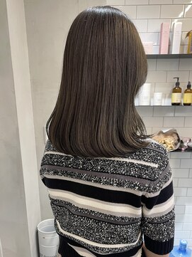 ロビン アンド ダルク(robin&darc) 切りっぱなしロブ×カーキグレージュ【髪質改善】