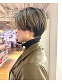大人ガーリー表面だけのブリーチデザインカラーショート小顔