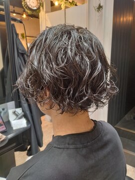 リリー(Lily) クセ毛風ミディアムパーマ