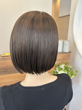 ミレナ(Milena) 切りっぱなしボブ【辻堂/辻堂美容室/くすみベージュ】
