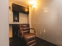 レザー調で高級感のあるシャンプー台でリラックスタイムを♪