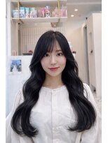 キューミー(Qmee) 暗髪 韓国風ヘア レイヤーカット くびれ巻き