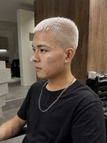 ダーツサンジョウ(DARTS sanjyo)&nbsp;バズカット×ホワイトカラー×ケアブリーチ
