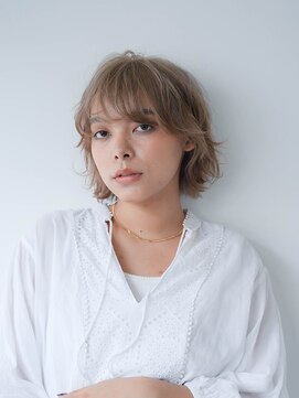 トイジー(toisy) ブリーチ/プラチナベージュ/ミディアム