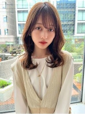 ロングでも暑苦しく見えないエアリー感が◎韓国女子っぽヘアなら、韓国パーマ×レイヤースタイルに決まり♪