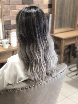 ホワイト 伊勢崎(WHITE) ハイライト歴をリペア！ホワイト系☆外国人風バレイヤージュ☆