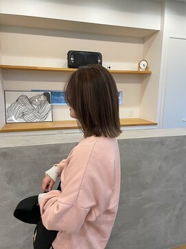 ミラ(mira) 【mira】ぱつっとミディアムヘアー
