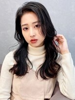 ガーディナ(Gardina)&nbsp;黒髪　センターパート　波巻きヘア　髪質改善　艶トリートメント