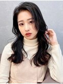 黒髪 センターパート 波巻きヘア 髪質改善 艶トリートメント