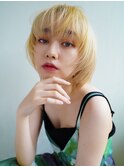 顔まわりレイヤー金髪ハイトーンボブ段カットクラゲヘアー2