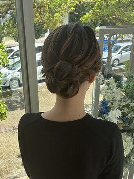 ヘアセット専門サロン by OKINAWA WATABE WEDDING 那覇店 シニヨンスタイル