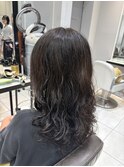 結んでも下ろしても可愛いセミロングパーマ　(銀座)