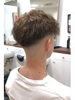 オーラム(OORAM)&nbsp;波巻きパーマ×スキンフェード