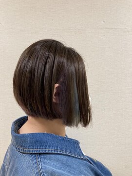コム(com by neolive) 前下がりボブ