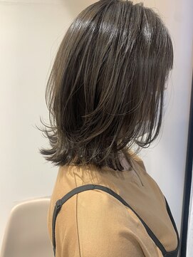 ケーオーエスピンク(K O S pink) カーキベージュ×レイヤーボブ