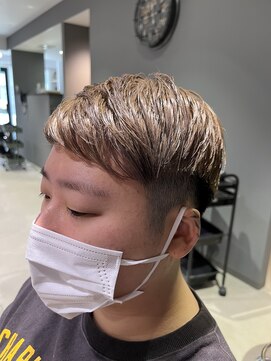 ヌー(Nu) 刈り上げブロンド