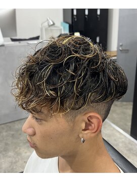 ノイセル 西本町(Noisyle) 刈り上げツーブロックスペインカールメンズメッシュパーマ