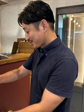 アトリエ(atelier.) ツーブロック　ビジネス　黒髪　センターパート　メンズカット