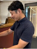 ツーブロック ビジネス 黒髪 センターパート メンズカット