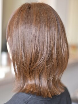 スイ(Sui) くびれミディ/レイヤースタイル/アンバーベージュ