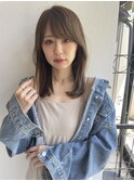 顔まわりが軽く見えるミディアムレイヤー