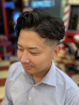 キングスマントーキョー 三鷹店(KINGSMAN TOKYO) アップバング / ツーブロック / スキンフェード[三鷹/バーバー]