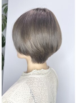 stair : case ginza7【ステアケース】 大人可愛いくびれショートボブ×ミルクティーベージュ