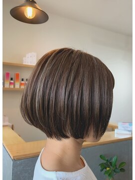 コポル(Copol) くびれショートボブ×白髪ぼかしハイライト
