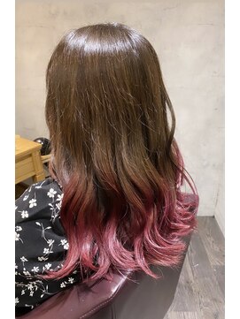 アフィナー(Afinar) ピンクグラデーションカラー横浜駅