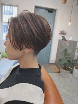 ベース(BASE) 刈り上げ×ハイライト