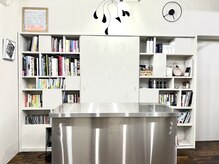 ムク mukuの雰囲気（アートブックや小説、小さな小さなギャラリースペース）