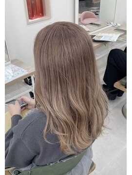 ナビバイケンジ(NaVI by KENJE) 【NaVI/伊藤】ブリーチありミルクティーベージュ