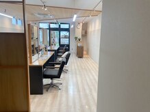 フレイムス ヘアアンドリラックス 吉川店(Frames hair&relax)の雰囲気（店舗裏にお客様用駐車場がございます！２台分完備＊）