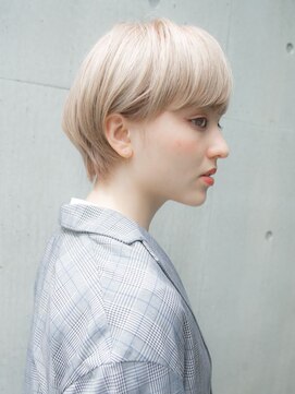 ルティア(Lutia) ホワイトベージュ 小顔ヘア 似合わせショート