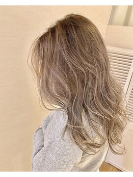 アンダーバーホワイト(_WHITE) 細めハイライト×ホワイトカラー