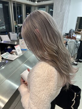 エイト 神戸三宮店(EIGHT) ホワイトグレージュ