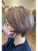 白髪ぼかしハイライトベージュカラーコンパクトショート